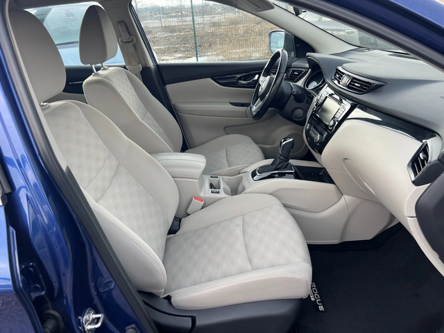 Nissan Qashqai 2.0 i - автомобили, коли, обяви за нови и употребявани 9