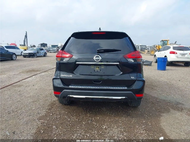 Nissan Rogue ПОДГРЕВ* BOSE* ПАНО* КАМЕРА* - автомобили, коли, обяви за нови и употребявани 4