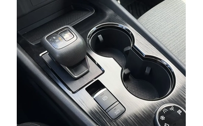 Nissan Rogue S AWD finished in Glacier White on Graphite cloth - автомобили, коли, обяви за нови и употребявани 14