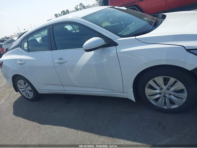 Nissan Sentra 2.0L I-4 DI, DOHC, VVT, 149HP Front Wheel Drive - автомобили, коли, обяви за нови и употребявани 12