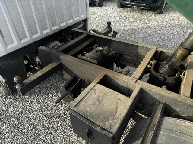 Nissan Trade 2.8D - автомобили, коли, обяви за нови и употребявани 3