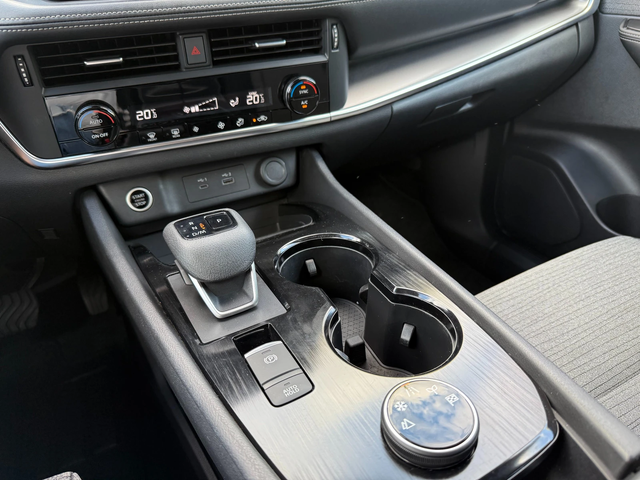 Nissan X-trail SV AWD - автомобили, коли, обяви за нови и употребявани 13