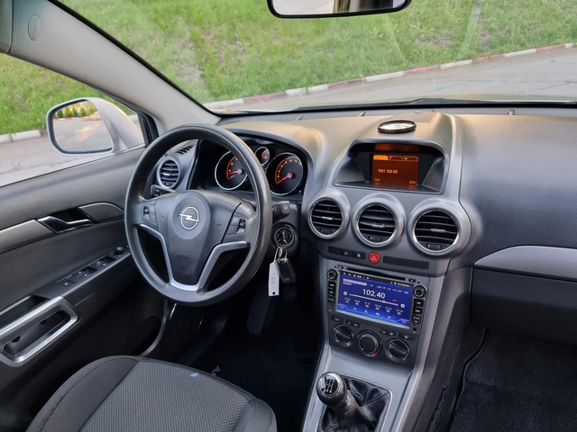 Opel Antara 2.4 Navigacia/4x4/Klimatronik - автомобили, коли, обяви за нови и употребявани 9