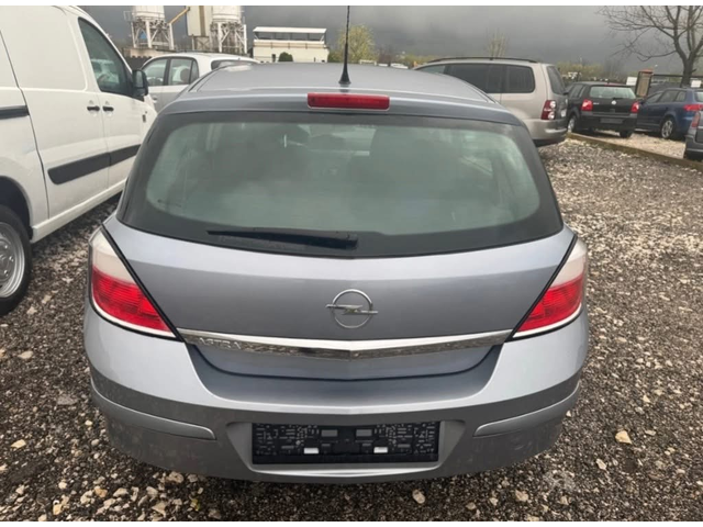 Opel Astra 1.4i - автомобили, коли, обяви за нови и употребявани 2