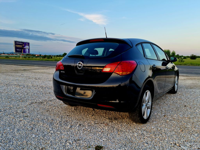 Opel Astra 1.6i Metan Evro 5 - автомобили, коли, обяви за нови и употребявани 6
