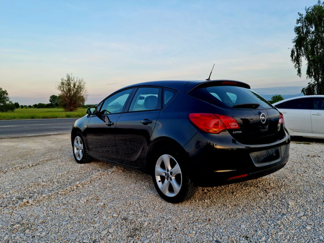 Opel Astra 1.6i Metan Evro 5 - автомобили, коли, обяви за нови и употребявани 8