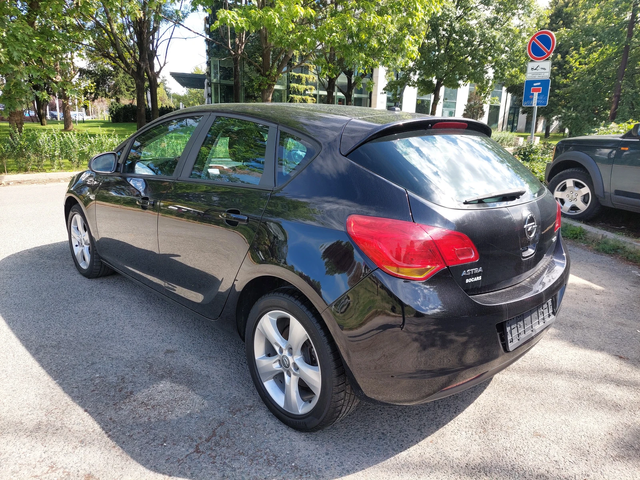 Opel Astra 1, 7D МНОГО ХУБАВА - автомобили, коли, обяви за нови и употребявани 3
