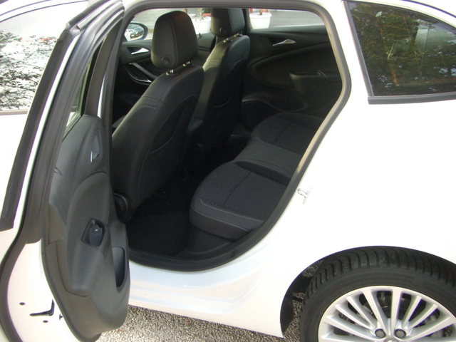 Opel Astra 1.6cdti COSMO NAVI EURO 6+ - автомобили, коли, обяви за нови и употребявани 12