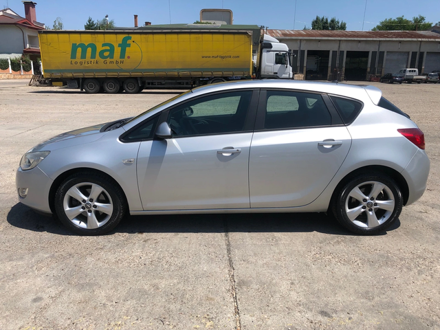 Opel Astra 1.7 CDTI - автомобили, коли, обяви за нови и употребявани 3