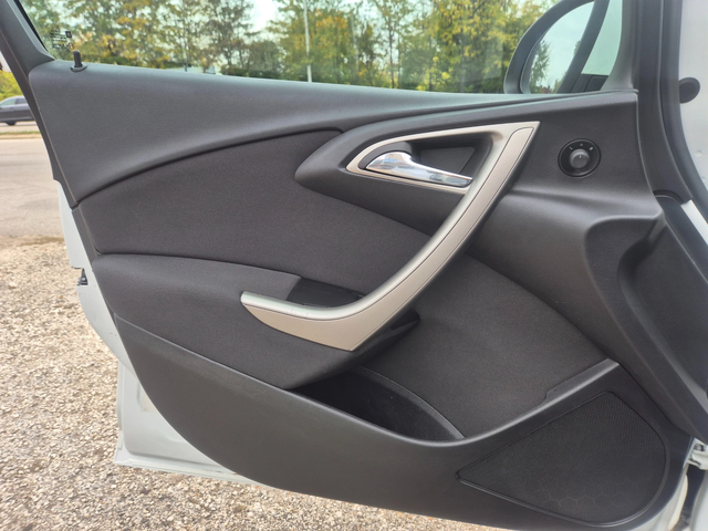 Opel Astra 1.7D, 110K.NAVI - автомобили, коли, обяви за нови и употребявани 14