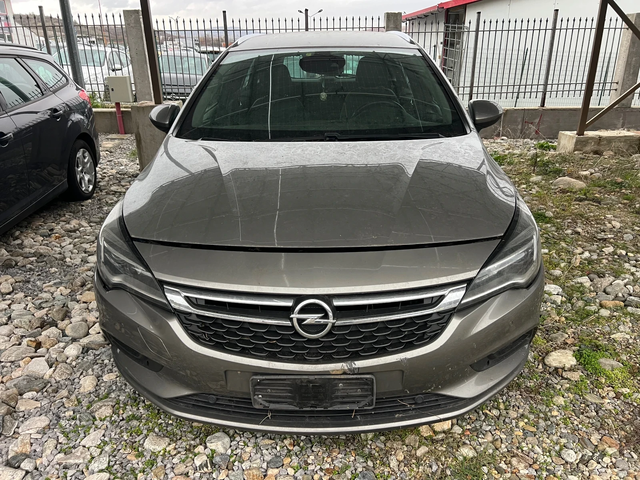 Opel Astra 1.6cdti SPORTSTOURER+ - автомобили, коли, обяви за нови и употребявани 1