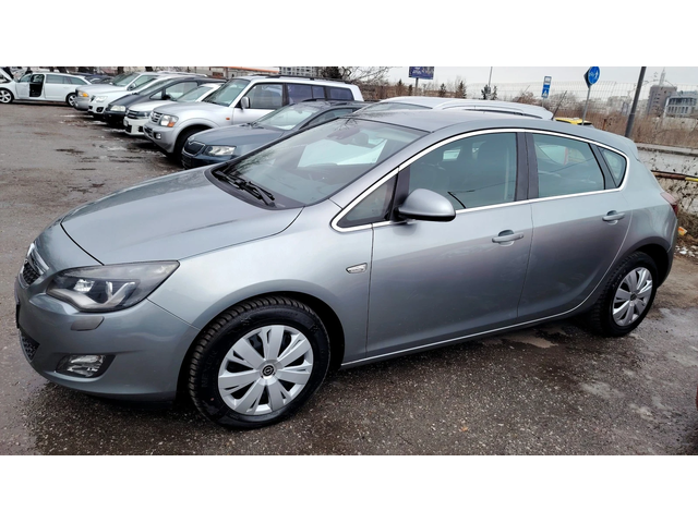 Opel Astra 1.7CDT-i/COSMO - автомобили, коли, обяви за нови и употребявани 3