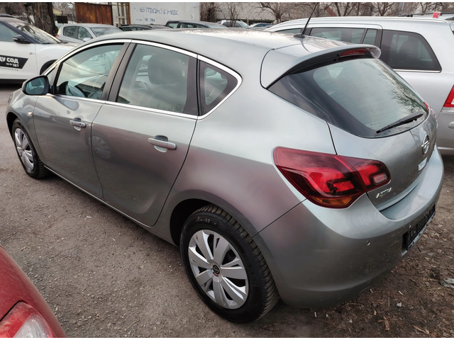 Opel Astra 1.7CDT-i/COSMO - автомобили, коли, обяви за нови и употребявани 4