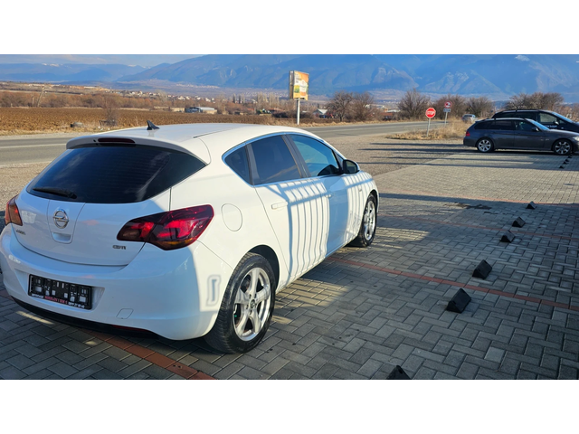 Opel Astra 1.7CDTI-Cosmo-140.000км - автомобили, коли, обяви за нови и употребявани 6
