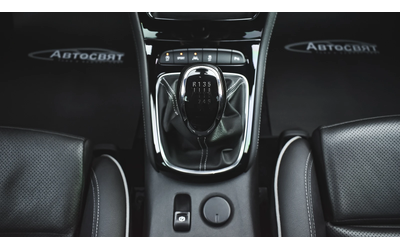 Opel Astra 1.6 Turbo OPC Line - автомобили, коли, обяви за нови и употребявани 11