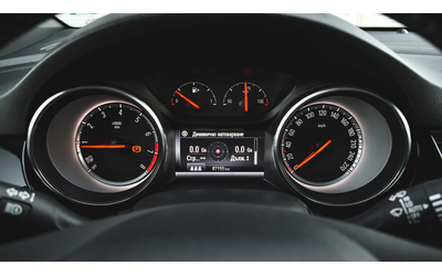 Opel Astra 1.6 Turbo OPC Line - автомобили, коли, обяви за нови и употребявани 12