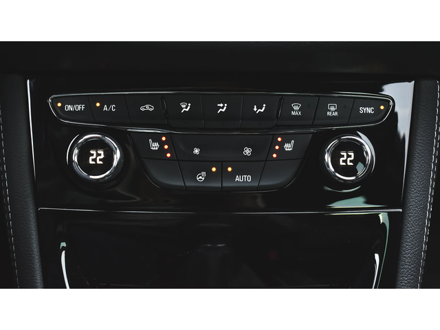 Opel Astra 1.6 Turbo OPC Line - автомобили, коли, обяви за нови и употребявани 13