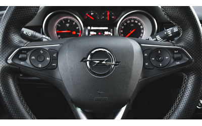 Opel Astra 1.6 Turbo OPC Line - автомобили, коли, обяви за нови и употребявани 9