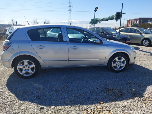 Opel Astra 1.4i - автомобили, коли, обяви за нови и употребявани 3