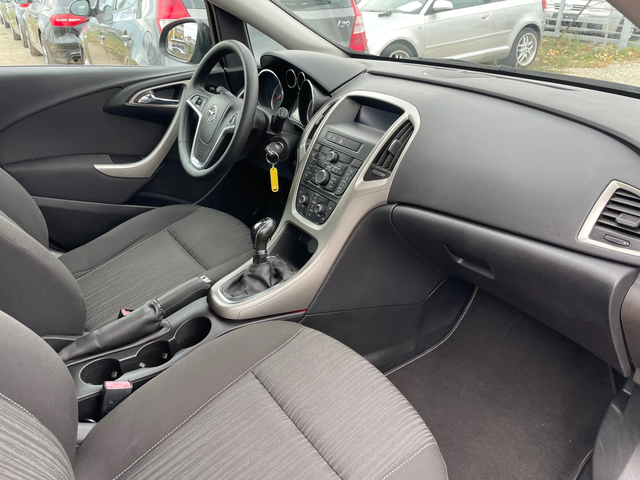 Opel Astra 1.7CDTI-ITALIA - автомобили, коли, обяви за нови и употребявани 4