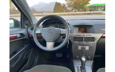 Opel Astra 1.8I 125кс АВТОМАТ АВТОПИЛОТ КЛИМАТРОНИК - автомобили, коли, обяви за нови и употребявани 11