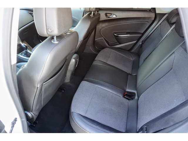 Opel Astra 1.7CDTi COSMO - автомобили, коли, обяви за нови и употребявани 11