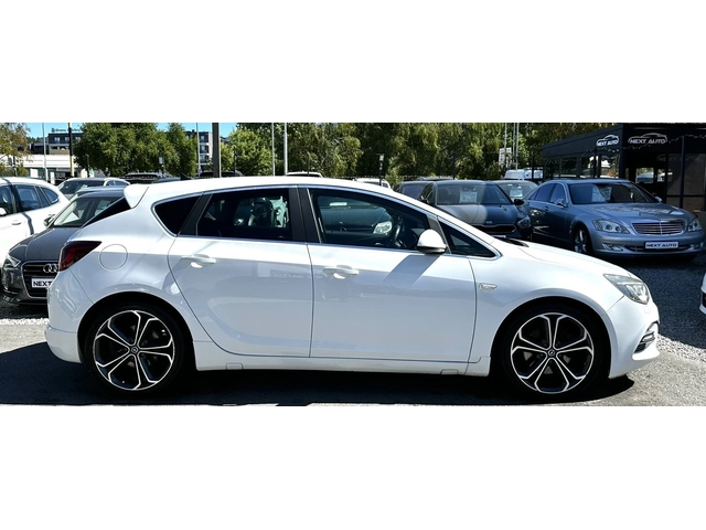 Opel Astra 2.0CDTI 194HP LANE ASSIST BiTURBO EURO5B - автомобили, коли, обяви за нови и употребявани 3