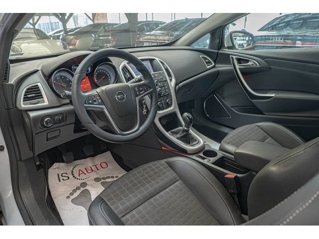 Opel Astra Coupe/GTC/Автопилот/Sport/Navi - автомобили, коли, обяви за нови и употребявани 5
