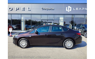 Opel Astra J 4-вр. Седан 116к.с. Бензин - автомобили, коли, обяви за нови и употребявани 3