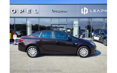 Opel Astra J 4-вр. Седан 116к.с. Бензин - автомобили, коли, обяви за нови и употребявани 4