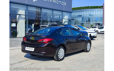 Opel Astra J 4-вр. Седан 116к.с. Бензин - автомобили, коли, обяви за нови и употребявани 5