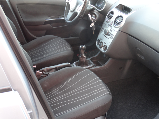 Opel Corsa 1.2i - автомобили, коли, обяви за нови и употребявани 8