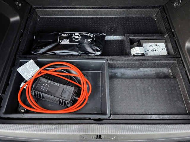 Opel Grandland X GSe/AWD/AT8/1.6PHEV/300hp - автомобили, коли, обяви за нови и употребявани 16