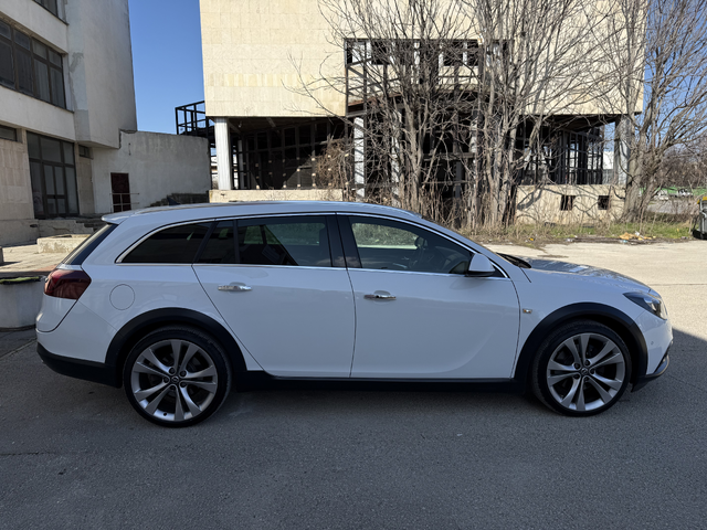 Opel Insignia 2.0i TURBO 4x4 CROSS COUNTRY - автомобили, коли, обяви за нови и употребявани 1