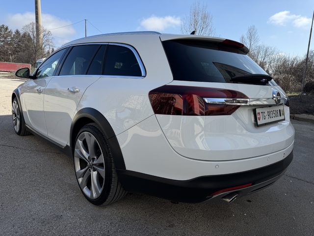 Opel Insignia 2.0i TURBO 4x4 CROSS COUNTRY - автомобили, коли, обяви за нови и употребявани 3