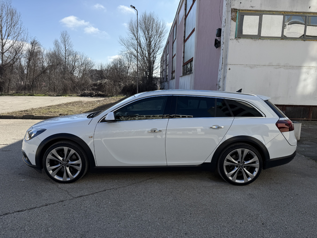 Opel Insignia 2.0i TURBO 4x4 CROSS COUNTRY - автомобили, коли, обяви за нови и употребявани 4