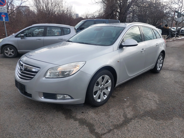 Opel Insignia 2, 0D МНОГО ЗАПАЗЕН - автомобили, коли, обяви за нови и употребявани 0