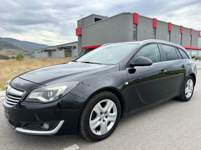 Opel Insignia 2.0 CDTi 140к.с SPORTS TOURER / NAVI / PARKTRONIC - автомобили, коли, обяви за нови и употребявани 2