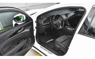 Opel Insignia Sports Tourer 2.0d OPC Line 4x4 Automatic - автомобили, коли, обяви за нови и употребявани 7