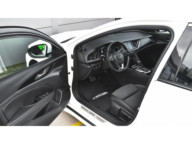Opel Insignia Sports Tourer 2.0d OPC Line 4x4 Automatic - автомобили, коли, обяви за нови и употребявани 7