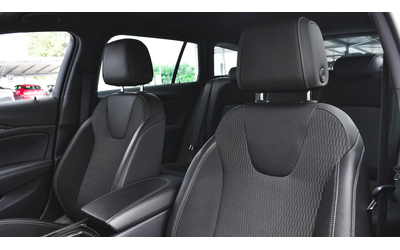 Opel Insignia Sports Tourer 2.0d OPC Line 4x4 Automatic - автомобили, коли, обяви за нови и употребявани 9