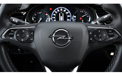 Opel Insignia Grand Sport 2.0d Business Edition Automatic - автомобили, коли, обяви за нови и употребявани 10