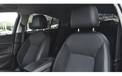 Opel Insignia Grand Sport 2.0d Innovation Automatic - автомобили, коли, обяви за нови и употребявани 9