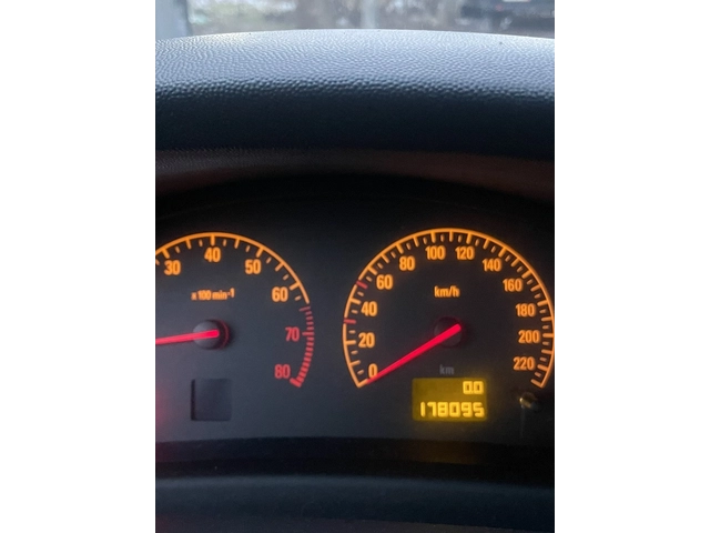 Opel Vectra 1, 8 eco tec - автомобили, коли, обяви за нови и употребявани 8