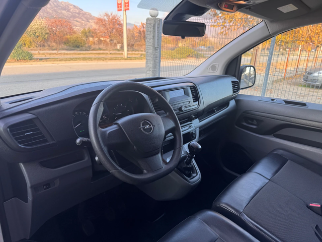 Opel Vivaro 1.5d 120ps 6ск * ПЕРФЕКТЕН* - автомобили, коли, обяви за нови и употребявани 9