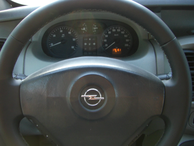 Opel Vivaro 1.9dci TOUR KLIMA 6ck. 8MECTA - автомобили, коли, обяви за нови и употребявани 10