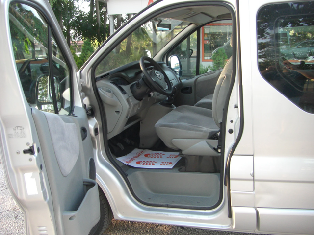 Opel Vivaro 1.9dci TOUR KLIMA 6ck. 8MECTA - автомобили, коли, обяви за нови и употребявани 8