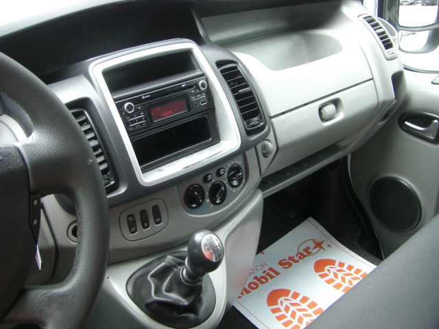 Opel Vivaro 2.0cdti 6ck. - автомобили, коли, обяви за нови и употребявани 10