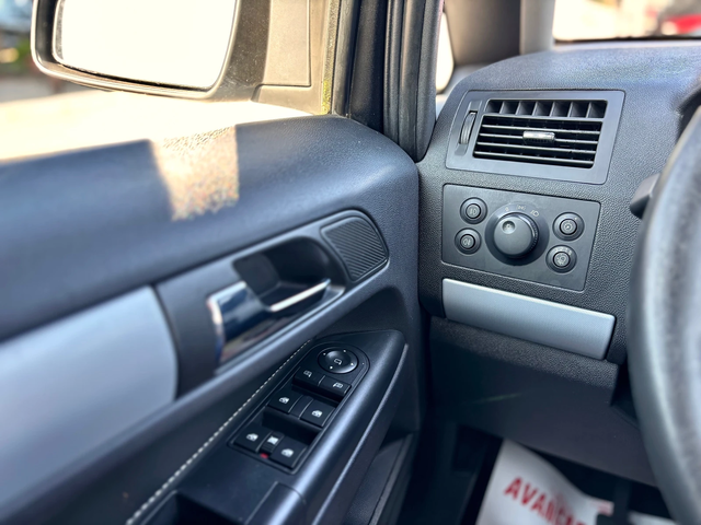 Opel Zafira - автомобили, коли, обяви за нови и употребявани 9