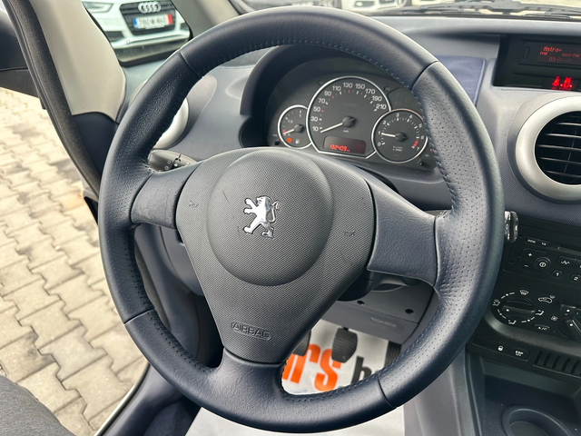 Peugeot 1007 - автомобили, коли, обяви за нови и употребявани 12